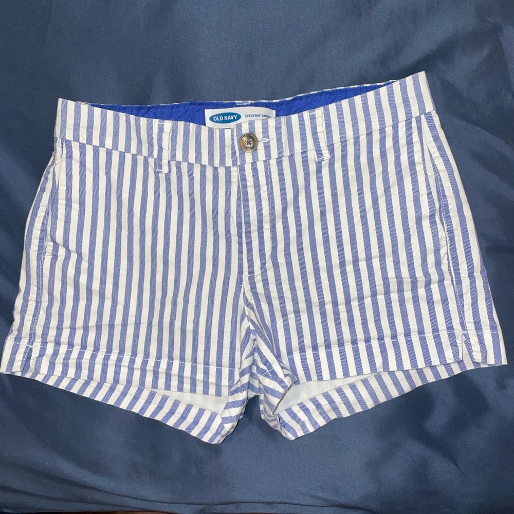 Old Navy Pocket Mid Rise Everyday 3” Shorts